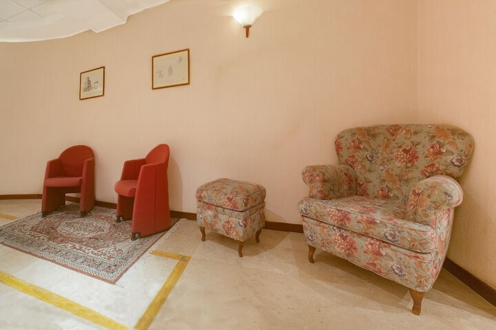 Ballroom/Hall 15 of 16