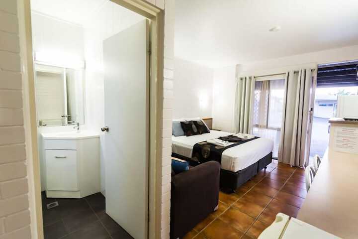 Room 7 of 74
