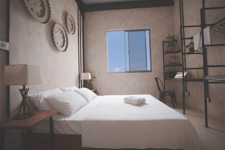 Room 2 of 7