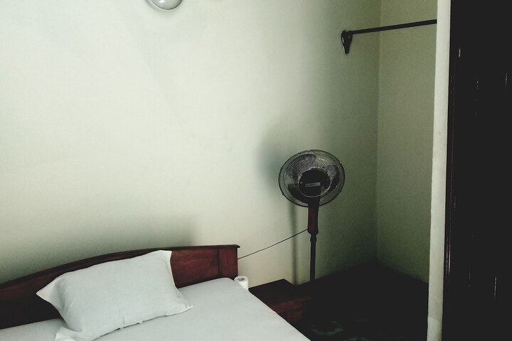 Room 5 of 6