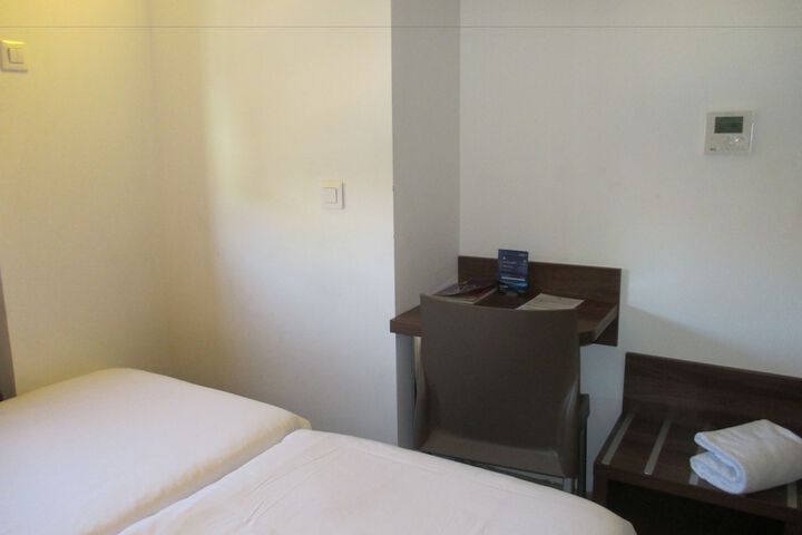 Room 7 of 62
