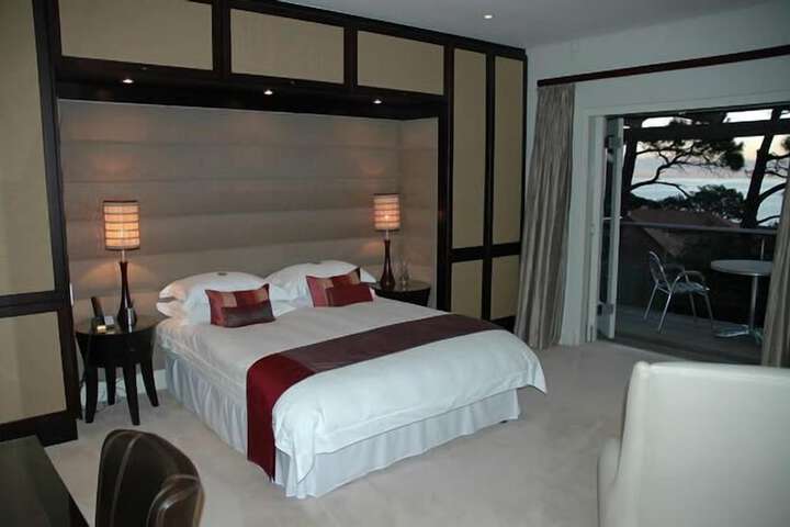 Room 6 of 26