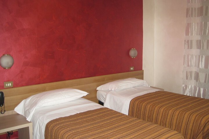 Room 8 of 30