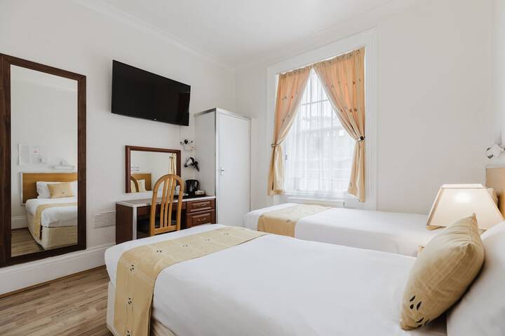 Room 15 of 107