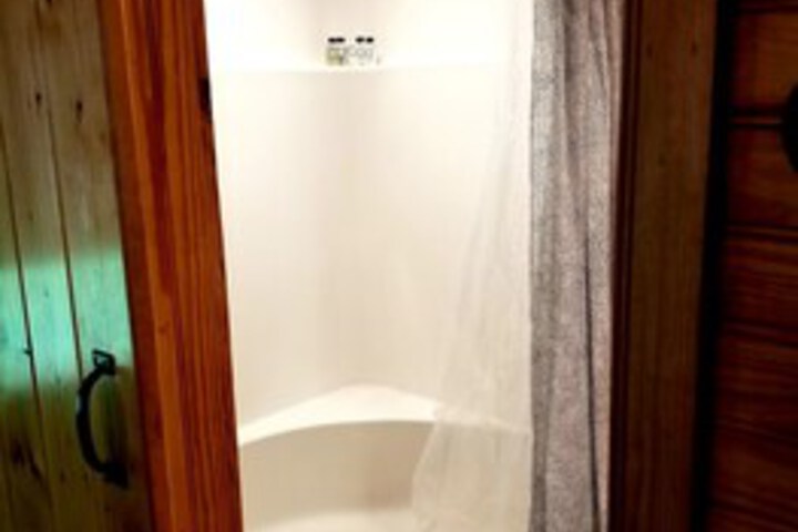 Room 19 of 204