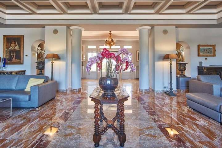 Entrance & Lobby