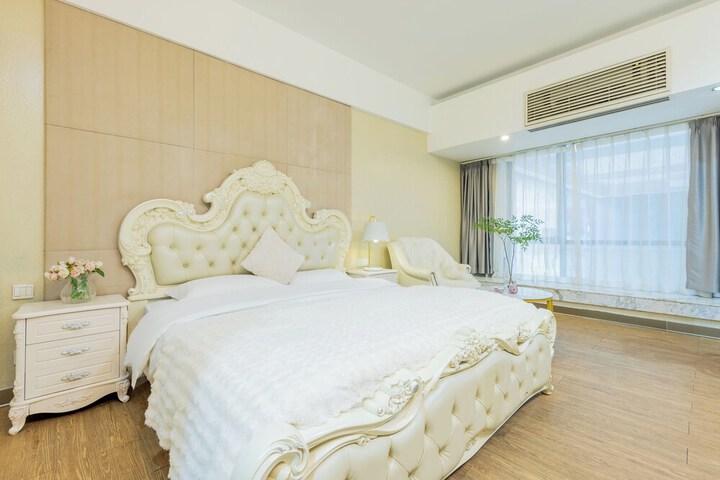 Room 27 of 82