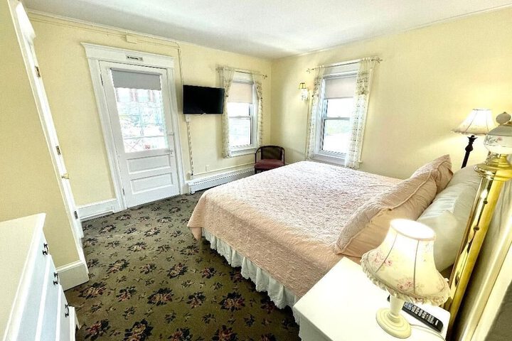 Room 13 of 27