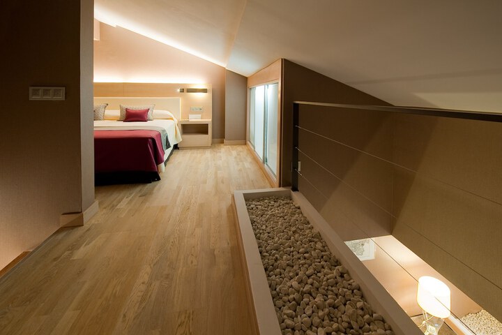 Room 12 of 101