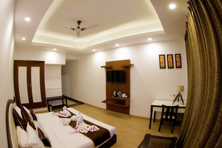 Room 13 of 32