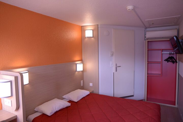 Room 13 of 35
