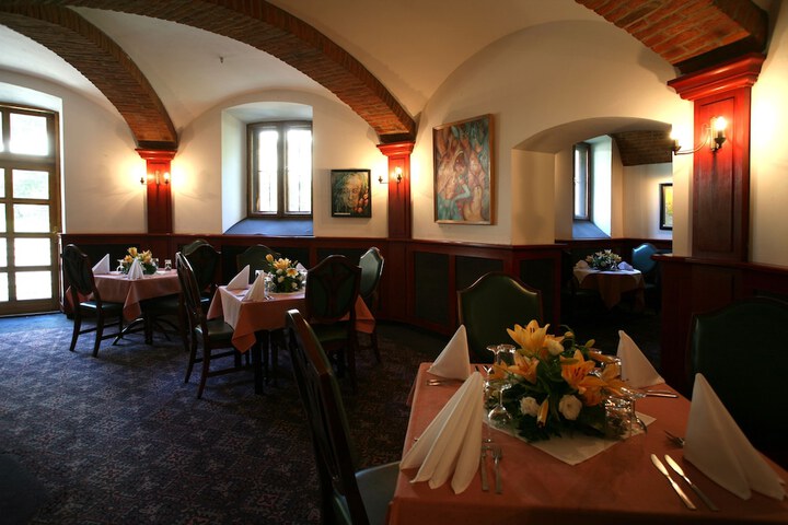 Dining 3 of 18