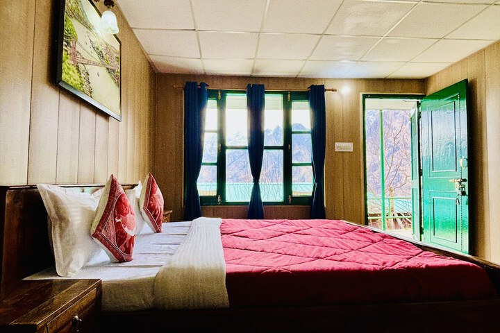 Room 3 of 34