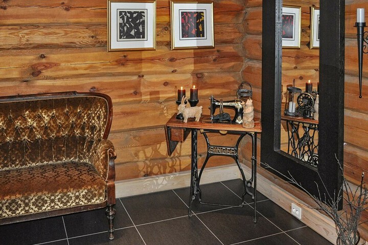 Room 15 of 19