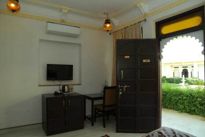 Room 31 of 37