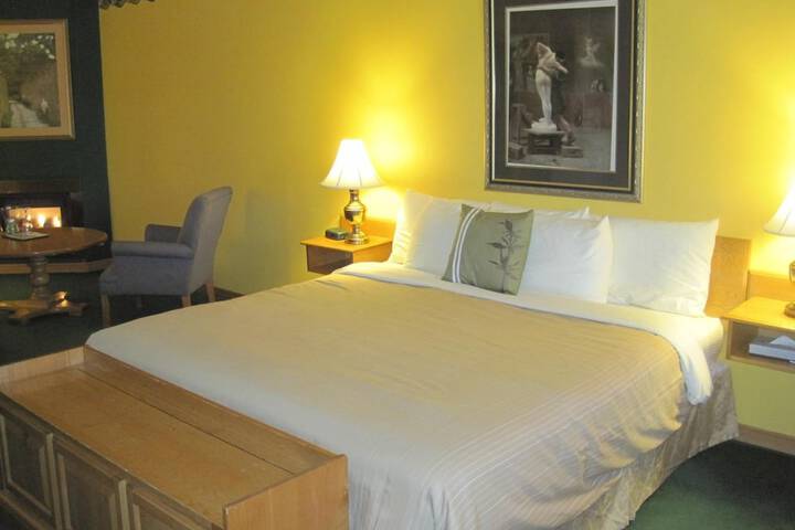 Room 9 of 42