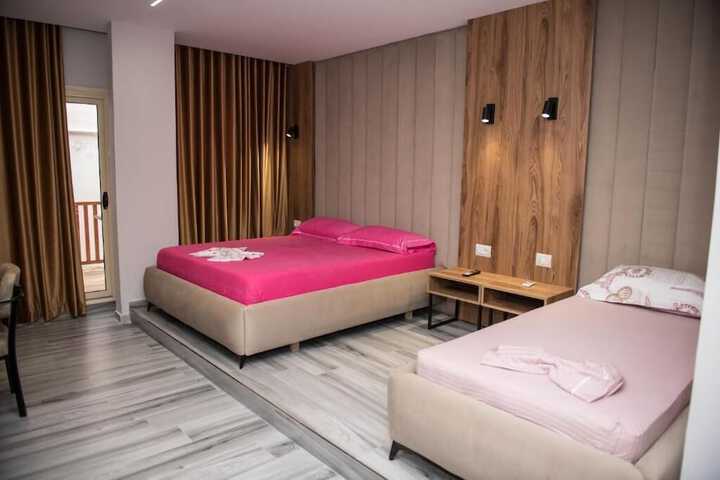 Room 17 of 33