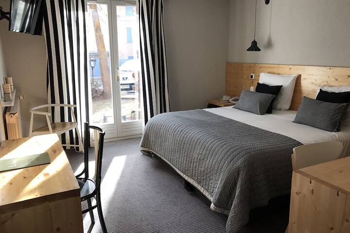 Room 42 of 94