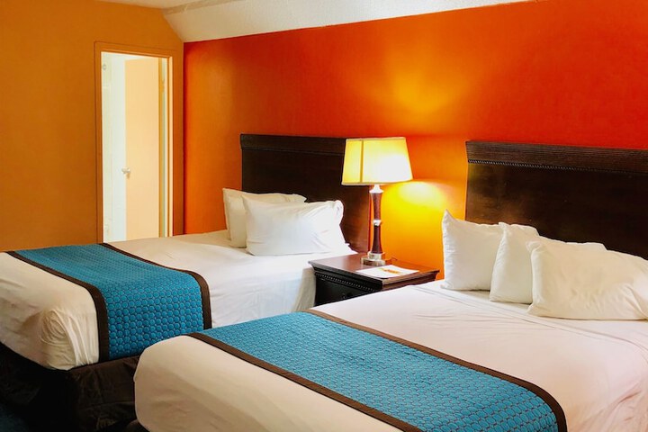 2 Double Beds (10 of 16)