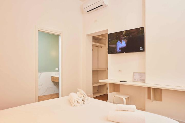 Room 21 of 32