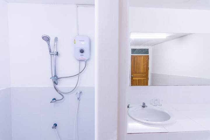 Room 9 of 11