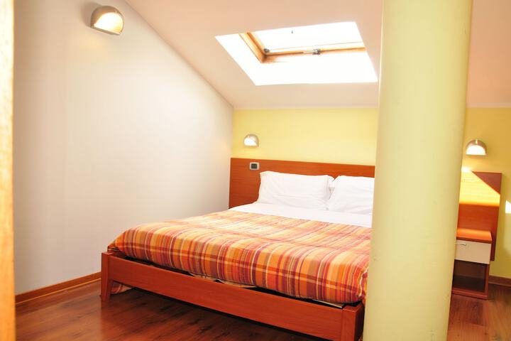 Room 5 of 20