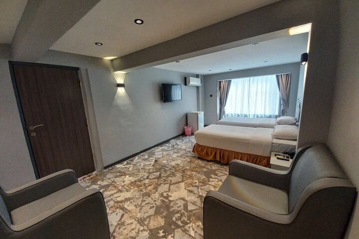 Room 32 of 50