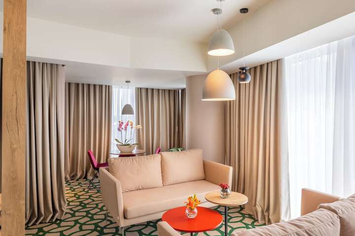 Room 35 of 137