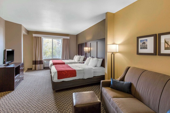 1 King Bed Suite (16 of 18)