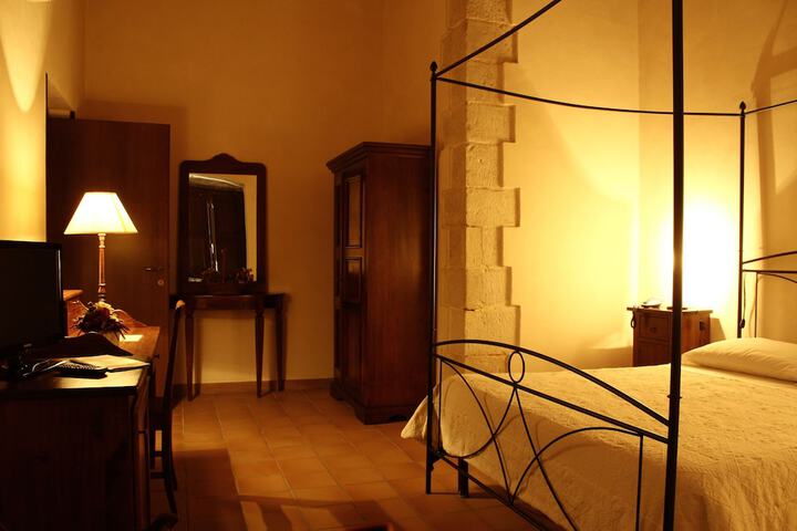 Room 5 of 7