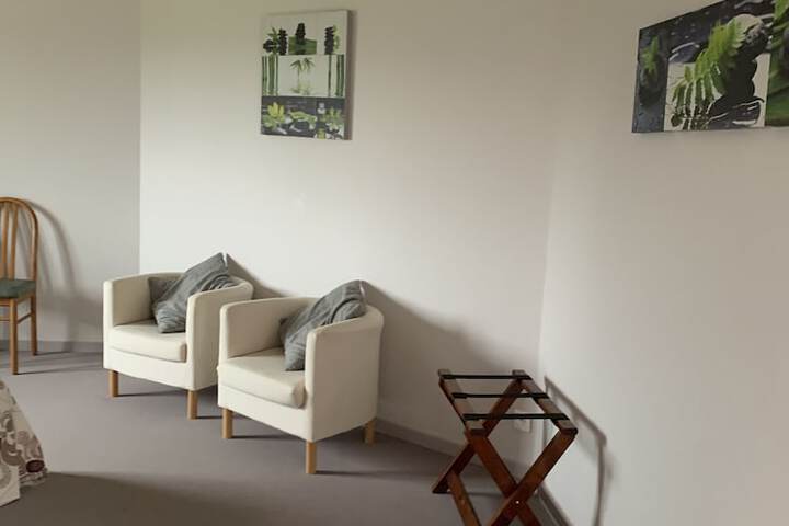 Room 7 of 33
