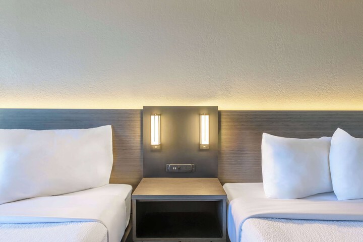 1 King Bed Suite (1 of 13)