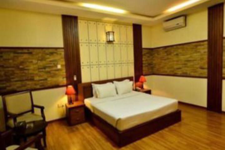 Room 13 of 20