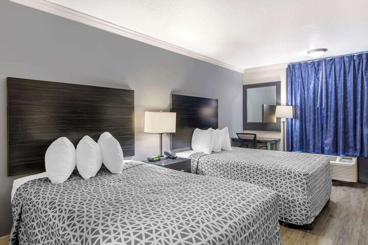 2 Double Beds (8 of 9)