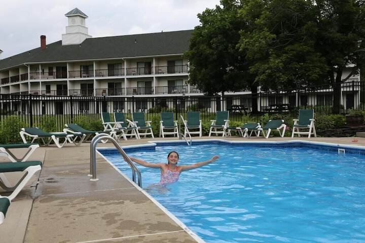 Pool Hotel