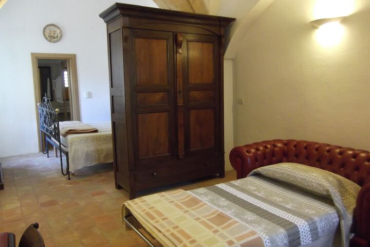 Room 2 of 37