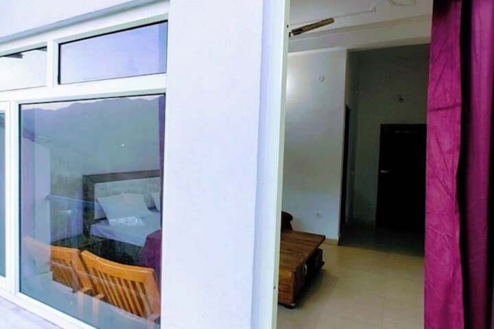 Room 10 of 34