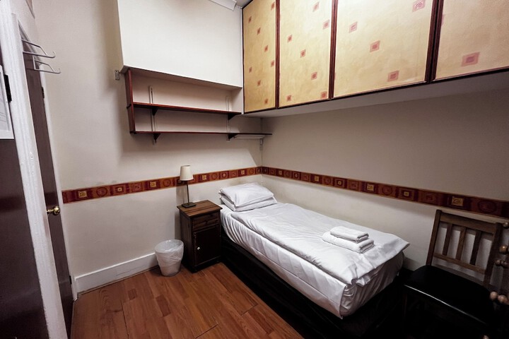 Room 32 of 54