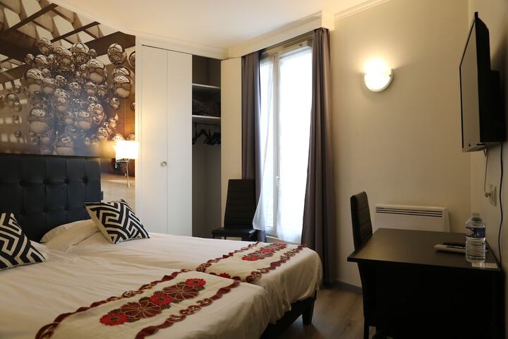Room 14 of 33