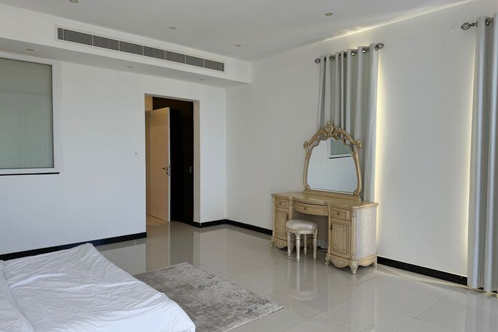 Room 16 of 19