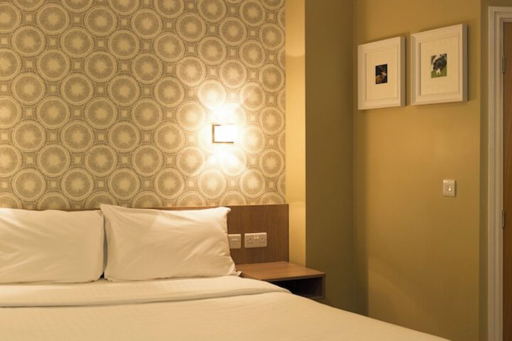 Room 8 of 25