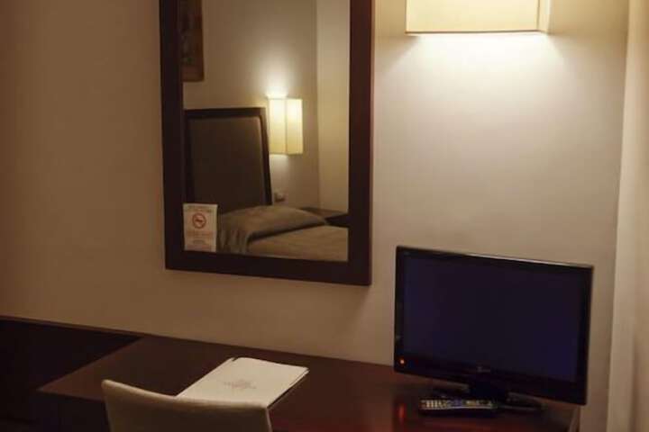 Room 6 of 45