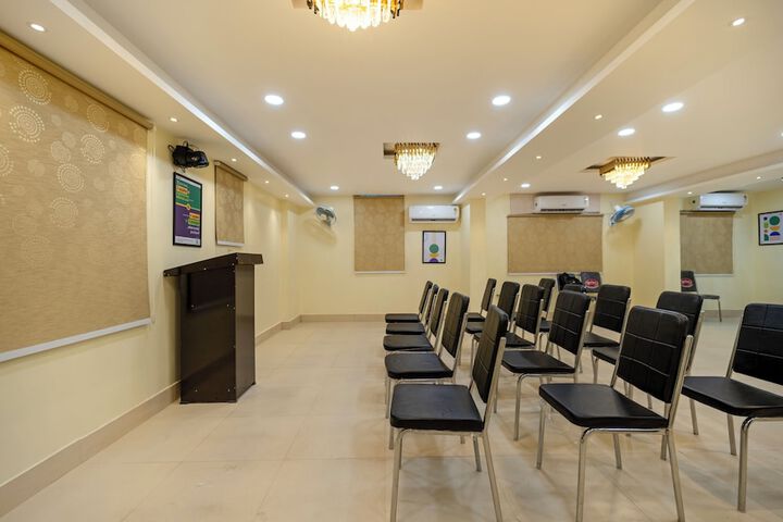 Ballroom/Hall 30 of 34