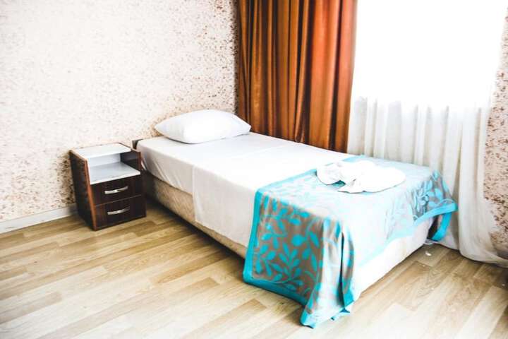 Room 12 of 25