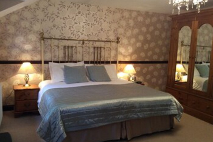 Room 12 of 19