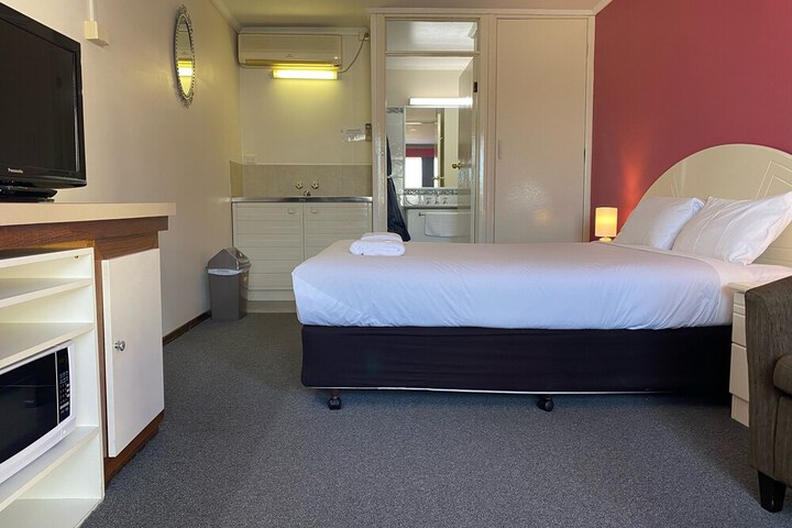 Room 13 of 36