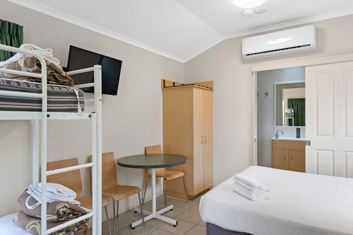 Room 42 of 80