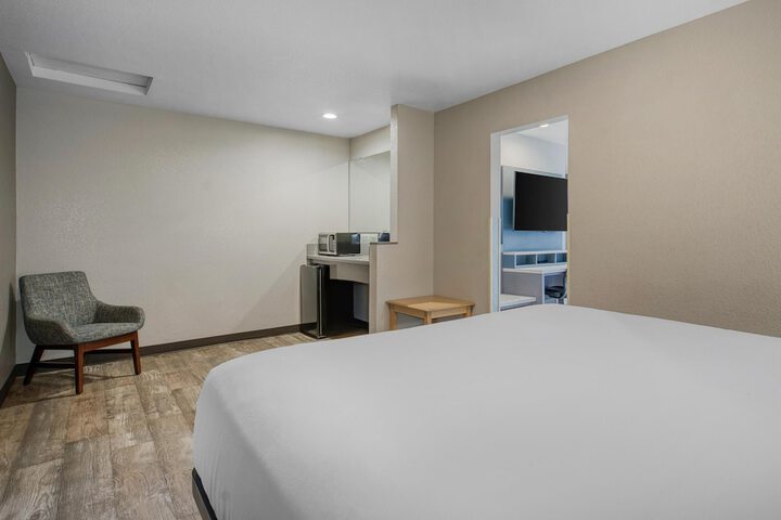 Room 16 of 34