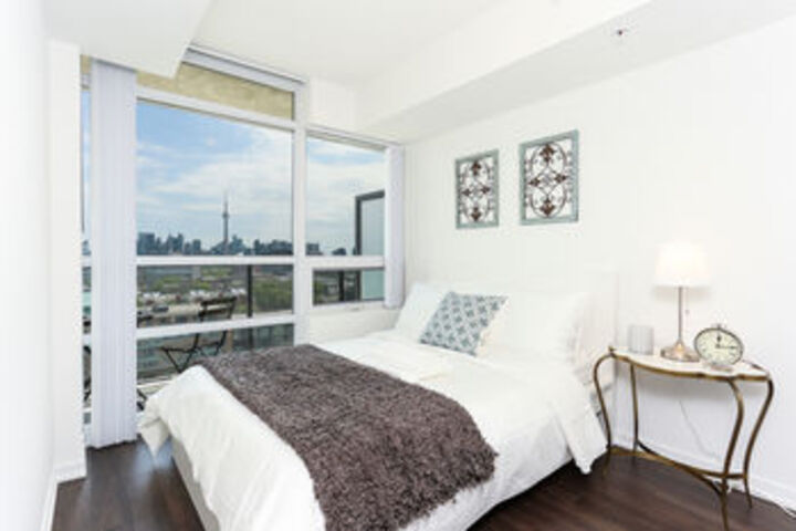 Exterior of Platinum Suites - Fabulous CN Tower View. 2Bed 2Bath + Free Parking