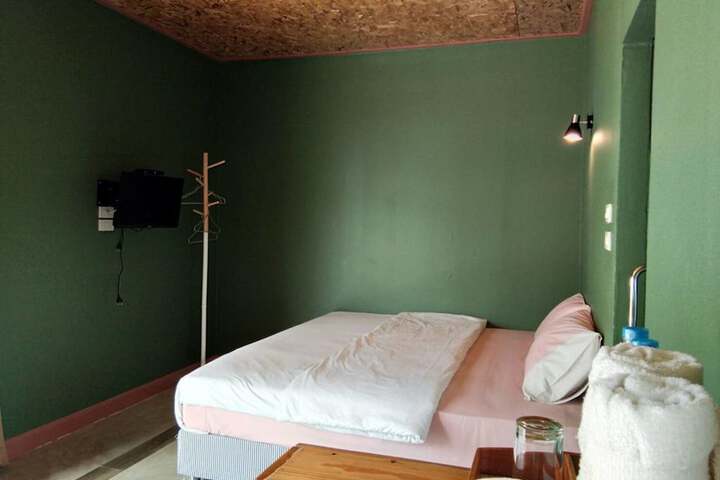 Room 8 of 52